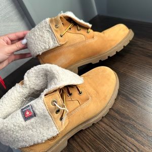 Timberland woman size 7.5 roll over boots